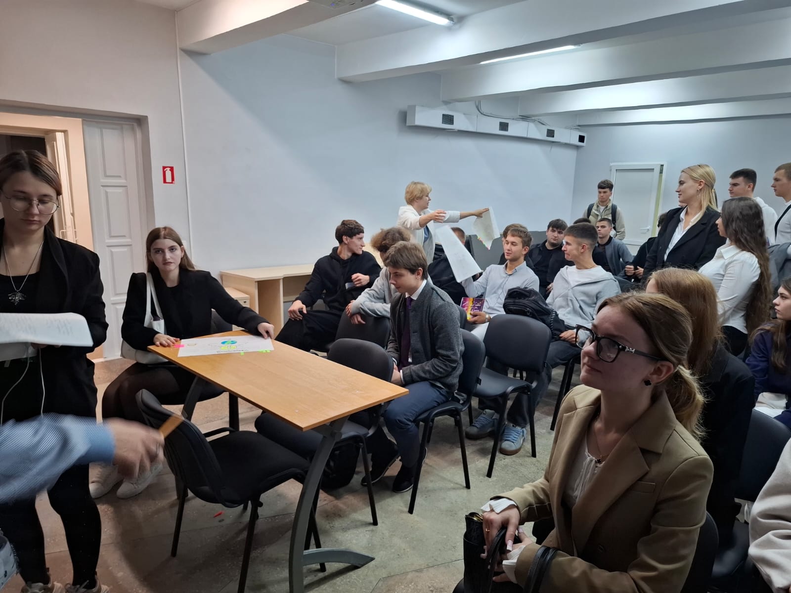 Студенти під час філософського тренінгу